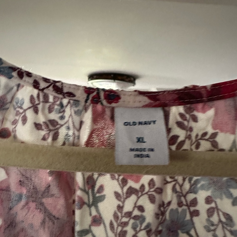 Floral dress. Tie waist